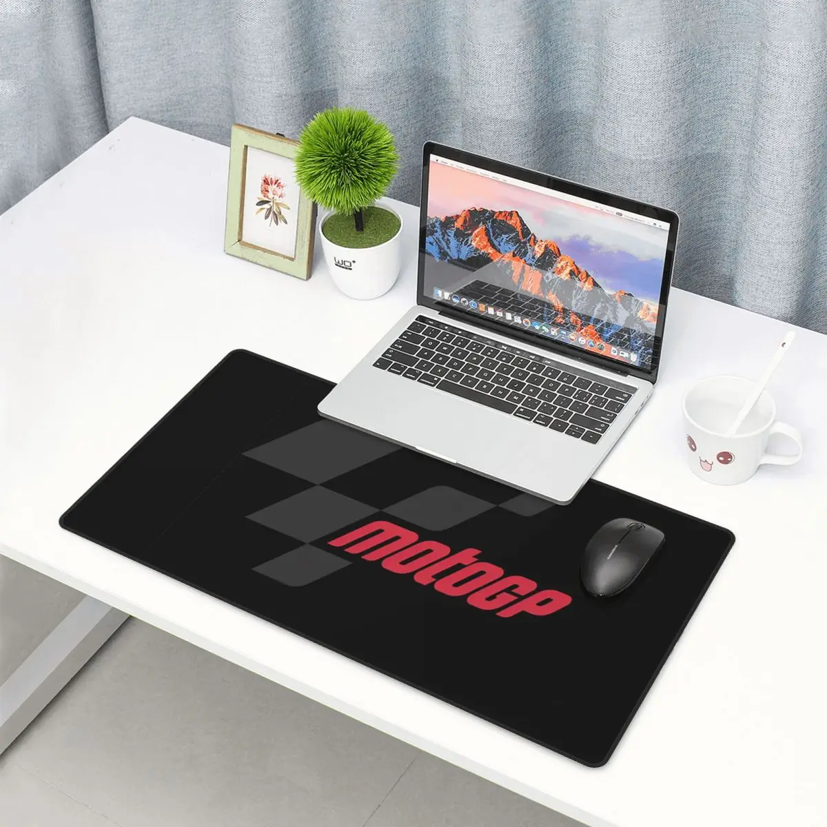 Large Mouse Pad Moto GP Logo E - Essential Gaming Accessories recension och pris